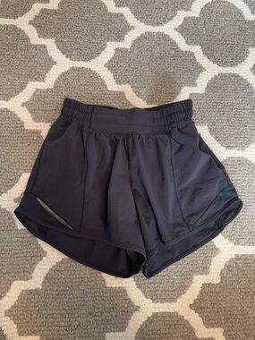 Lululemon Horty Hot Shorts size 2 tall
